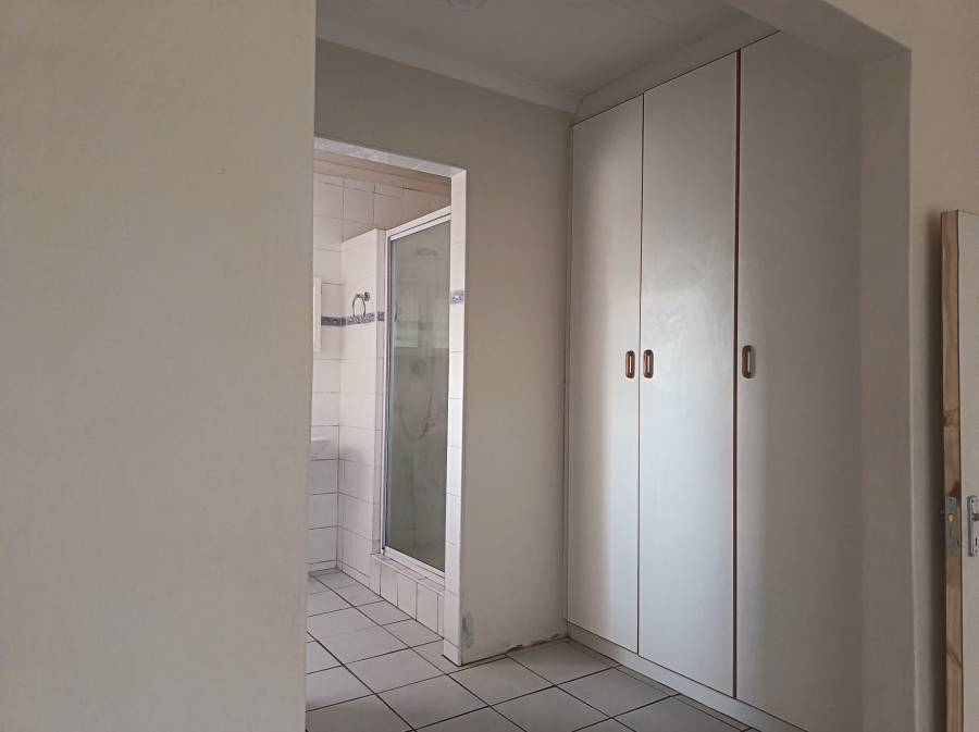 To Let 1 Bedroom Property for Rent in Van Riebeeck Hoogte Eastern Cape